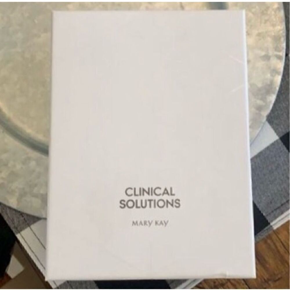 Mary Kay Clinical Solutions Box Set Age Fighting Skincare Retinol .5 Giftbox New - Picture 2 of 12